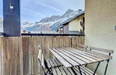 Modern 2BR Apt with Mountain Views & Private Parking - Foto 23