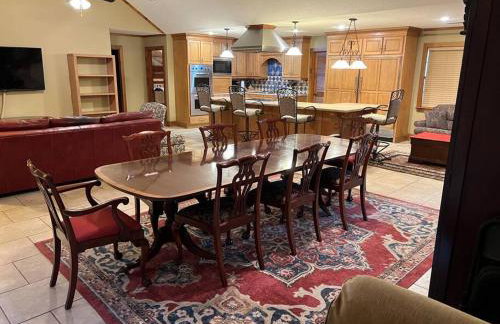 Oxford Chalet Getaway with Lake/Beach Access - Foto 22