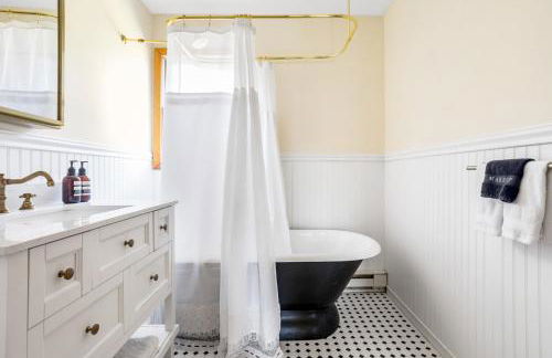 Catskills Delaware River Modern Colonial Getaway - Foto 29