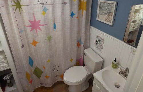 Kitchen, Laundry & Fenced Yard - Foto 2