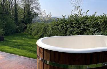 Elmhut Shepherd's Hut with Hot Tub - Foto 22