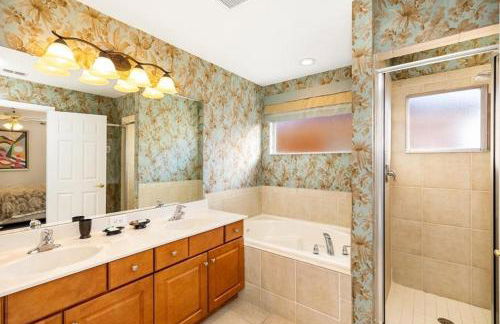 Lakeview 6-Bedroom Retreat with Game Room, Private Pool, Spa & Resort Amenities - Ideal for Families & Groups - Foto 27