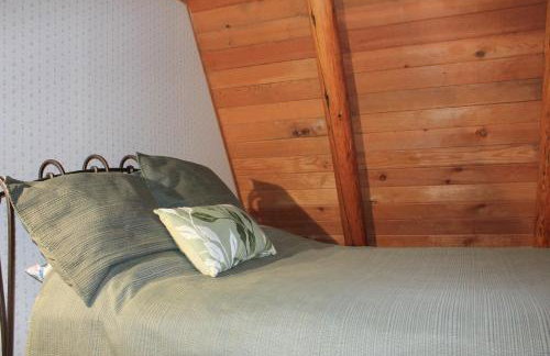 Entire cabin inside city limit - Foto 17