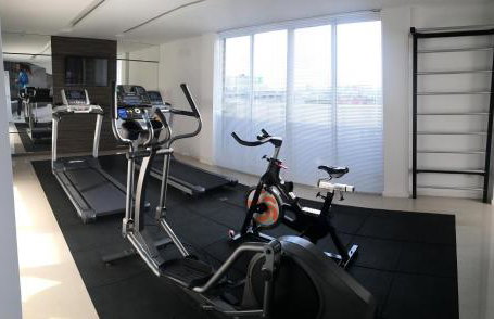 609-Apartamento Encantador, com 1 vaga de GARAGEM, Todo Mobiliado e Decorado, Edificio com Academia, Lavanderia, Excelente localização no Rebouças, Proximo ao Batel e Centro - Foto 10