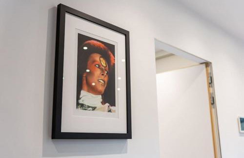 The Bowie is a David Bowie themed Smart House - Foto 26