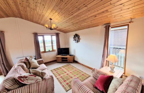 Lomond 5 with Private Hot Tub - Fife - Loch Leven - Lomond Hills - Pet Friendly - Photo 12