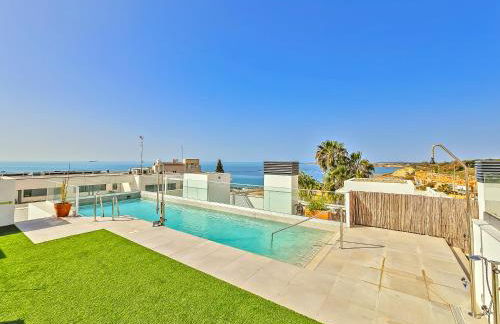 Oceanfront Duplex with a Rooftop Pool and Terrace - Foto 1