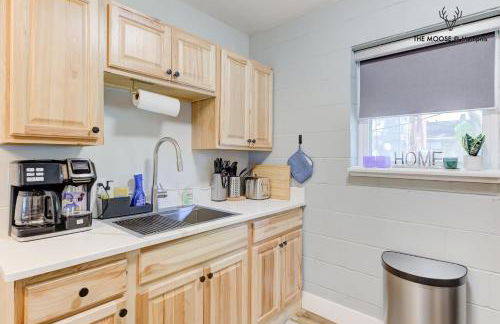 The Moose #11 - Luxe Modern loft with King Bed, Free Parking & Wi-Fi - Foto 17