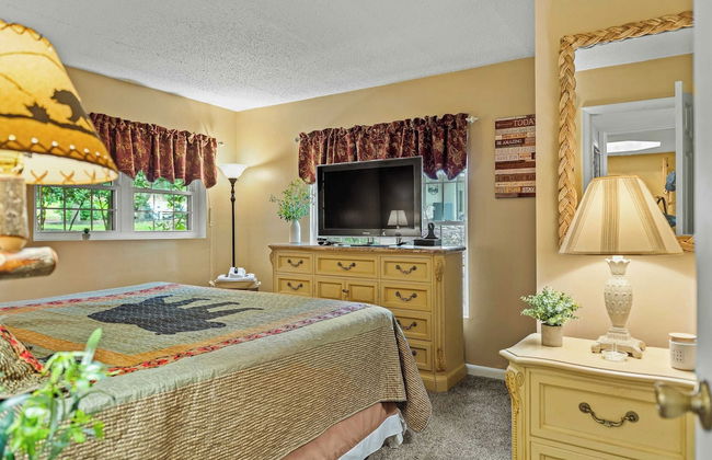 Boulder Lake-scape Lakefront Views + Firepit Central, Walkable Location - Foto 2