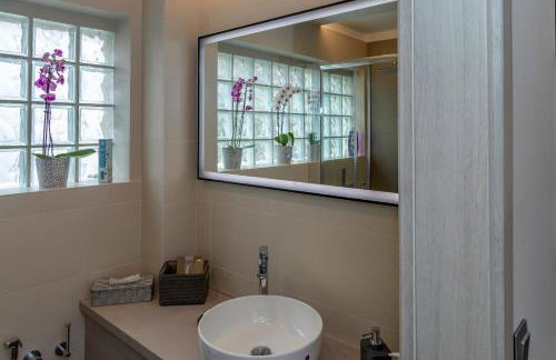 MnkStays A1 & A2 Deluxe Apartments Neo Psychiko, Athens - Photo 69