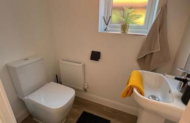 #53 Stylish 4 Bed Home 2 Full 1 Half Bath Free Parking - Foto 37