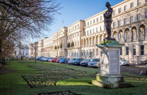Elliot Oliver - Stylish 2 Bedroom Town Centre Apartment - Photo 36