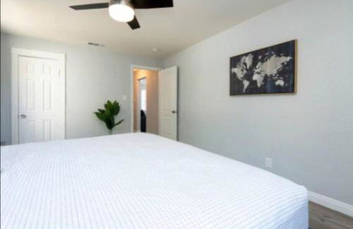 Charming 2BR Condo with Onsite Parking Included - Foto 28