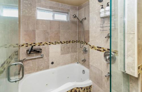 2nd story 1 bed apt #3 with kitchenette and a sweeping view of Birch Bay - Foto 20