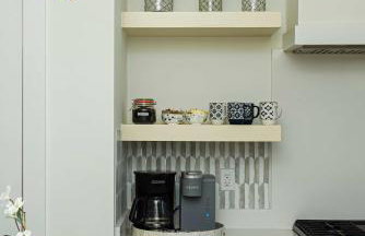 Stylish Getaway with Hot Tub-Near Downtown Indy-Family Friendly - Foto 18