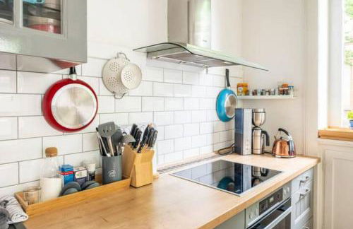 Großzügige 185m2-Altbauwohnung in Bestlage 7Zimmer-2Bäder-2Küchen-2WCs - Foto 5