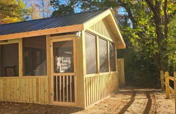 Escape to Villa Serena family & pet-friendly mountain retreat - hidden speakeasy, fire pit - Foto 67