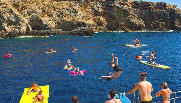 Tutti in acqua a Ibiza