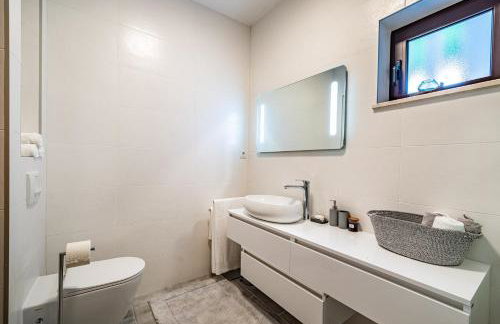 Villa Kadena - Luxury Seaside Villa with Private Heated Pool - Photo 50