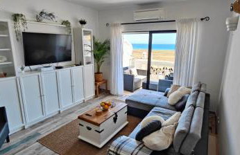 The Swallow's rest beach house - Meia Praia - Foto 2