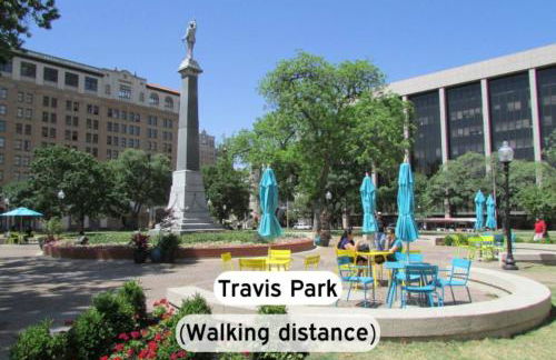 Modern 2BR Retreat- Prkng,Near Rvrwlk & Conv Ctr - Foto 11