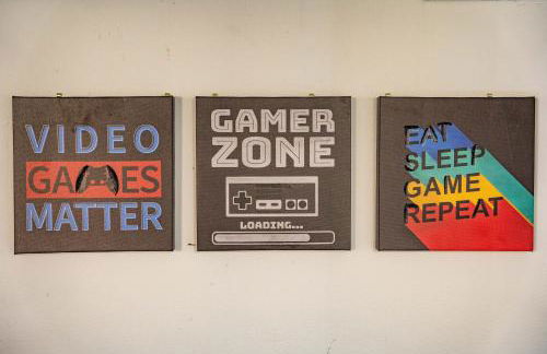 Spacious 5B2B home 5 min to airport with AC, Game Room, WiFi, Parking - Photo 15