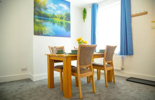 Lucky Home 15 - Near BAE, Docks, Lake District - Ideal for Trade & Family - 2 Bedrooms - One Double Bed in Each Bedroom - Max 4 Guests - Photo 13
