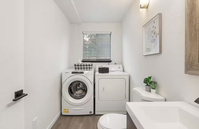 Comfortable Kirkland Home for Family & Remote Work - Photo 23