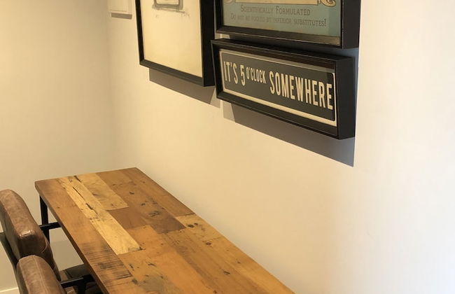 Timber Door Luxury Accommodation Geelong - Photo 10