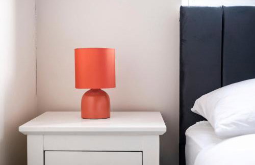 LUX Contractor & Family Haven - Parks x2, Sleeps 9 - Foto 12