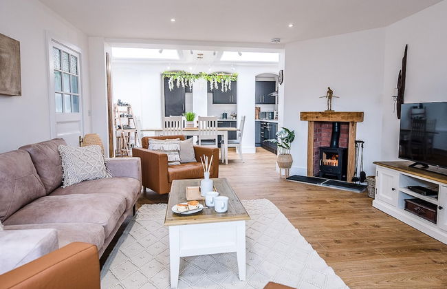 The Art Room Leiston Air Manage Suffolk - Photo 18