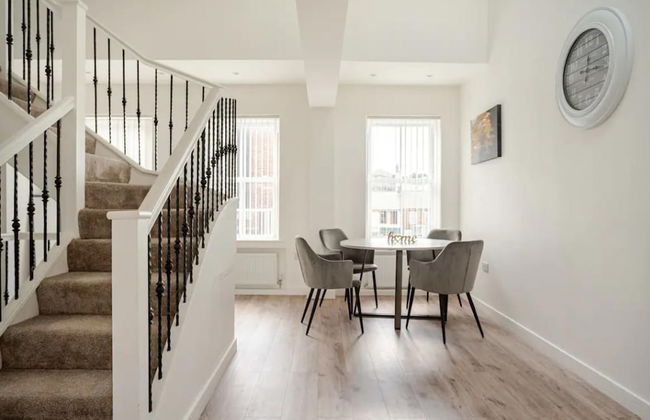 Brand New Luxury Self Contained Flat - Photo 8