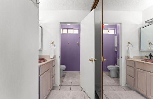 Colorful and Cozy Haven with Heated Pool - Foto 9