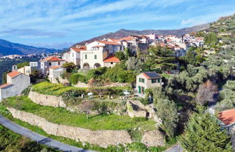 Panoramic Rural House With Garden - Photo 5