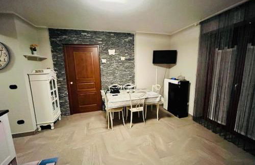 Incantevole Appartamento con Giardino - Garage Privato e Free Wifi - Photo 9