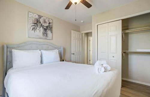 4BR w Fireplace Backyard BBQ near Peterson AFB - Foto 23