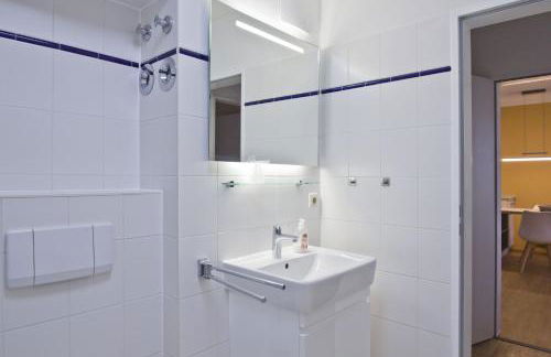 Strandhaus Mönchgut Ferienwohnung 13 mit Sauna- und Schwimmbadnutzung im AHOI Sellin - Foto 15