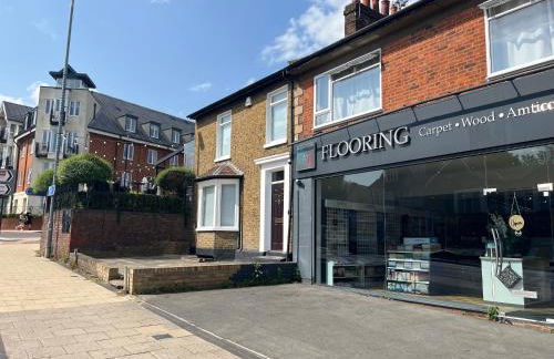 Yugogo One-Bedroom Apartment 37 London Road - Photo 2