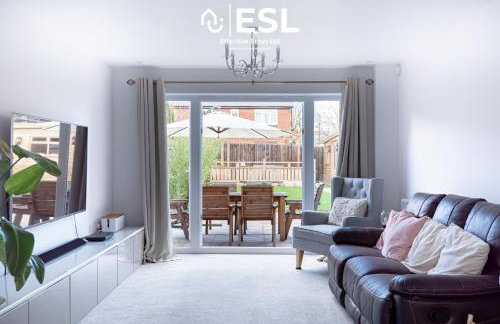 Large Modern 4 Bedroom House in Uttoxeter, Near Alton Towers, Great for Families - Foto 41