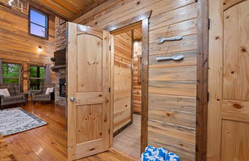 King Suite! Hot Tub, Arcade Games, L2 EV, Fire Pit, Kids Playset, Ping Pong, Dog Friendly - Foto 24