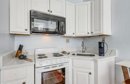 1 Block to Penn Station-Baltimore! Urban Studio - Photo 3