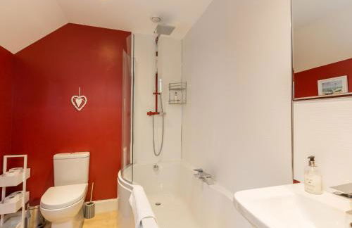 Chauffeur's Cottage with Hot Tub - Foto 12