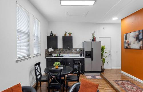 Chic & Cozy Spot Prime Location Near It All - Foto 11