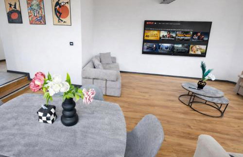 Central Apt With Balcony - Walk to Bars & Stations - Foto 10