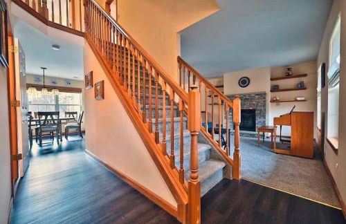 Gorgeous Cozy 5 Bedroom House with Hottub,Lake,Pool - Foto 30