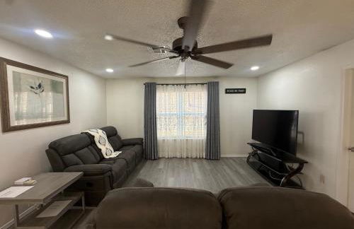 Emmanuel House - Photo 15