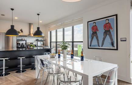 Dual Bachelor Pads w/ Rooftop Lounge & Games Sleeps 26 5 Min to Broadway - Foto 20