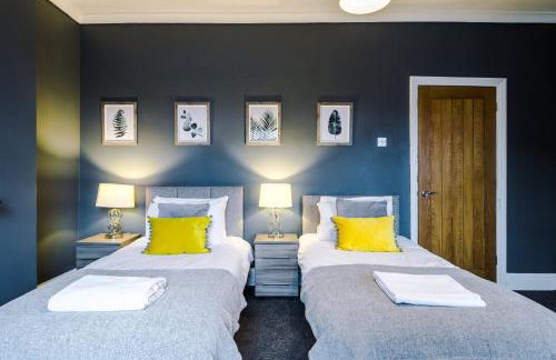 Spacious Modern Chester Home - Great Location - Photo 17