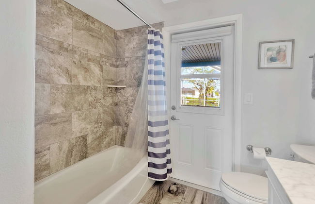 Waterfront Pool House w/ Heated Pool! - Foto 19