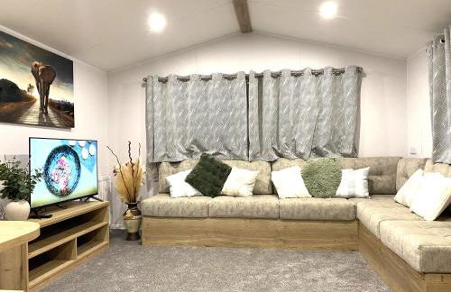 BAF Luxury Stays - Billing Aquadrome - Caravan Sleeps 8 - Photo 5